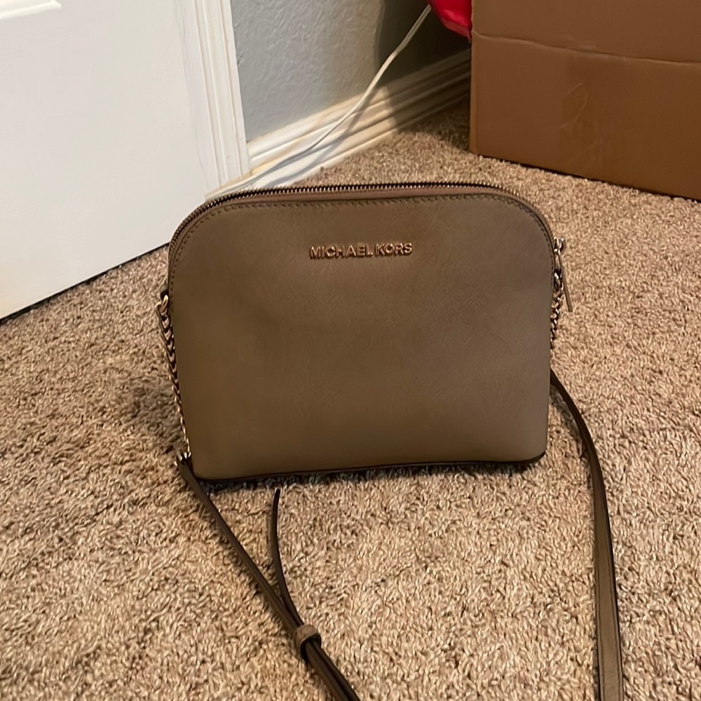 Micheal Kors purse! Gently used and in good condition.